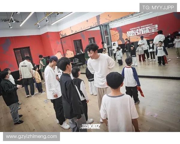 南京街舞队灵活性引发热议舞者们的风格与技巧之争